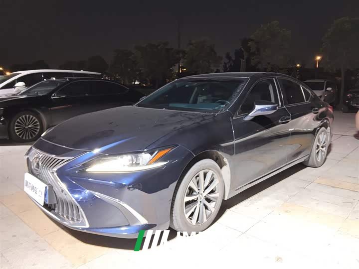 Lexus ES 200 Excellence Edition - ავტომობილი ჩინეთიდან