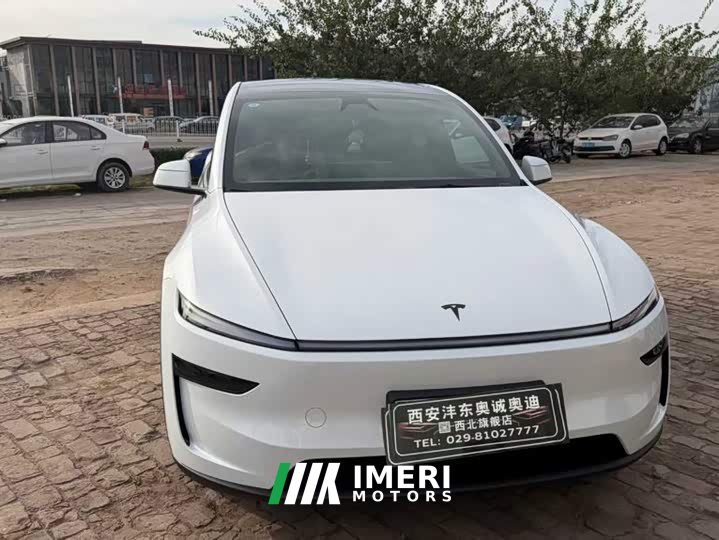 Tesla Model Y L Long Range All-Wheel Drive