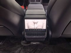 Tesla Model Y L Long Range All-Wheel Drive - ფოტო 6