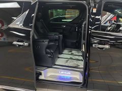 Lexus LM 300h 7-Seater Elegant Edition - ფოტო 9
