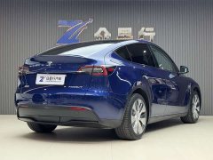 Tesla Model Y Rear-Wheel Drive - ფოტო 4