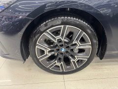 BMW 5 Series 530Li Luxury M Sport Package - ფოტო 3