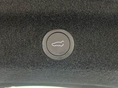 Tesla Model Y Rear-Wheel Drive - ფოტო 10