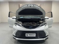 Toyota Sienna 2.5L Hybrid Luxury - ფოტო 15