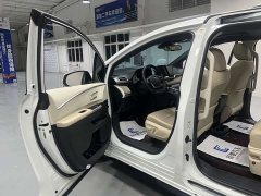 Toyota Sienna 2.5L Hybrid Luxury - ფოტო 8