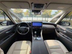 Toyota Vellfire Crown Hybrid 2.5L Graphite Gold Edition - ფოტო 4