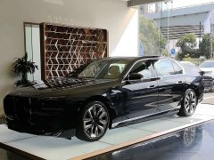 BMW i7 xDrive60L Luxury Package - ფოტო 1