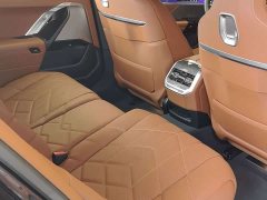 BMW i7 xDrive60L Luxury Package - ფოტო 14