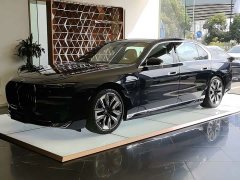 BMW i7 xDrive60L Luxury Package - ფოტო 2