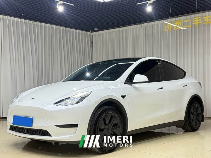 Tesla Model Y Rear-Wheel Drive