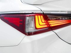 Lexus ES 200 Excellence Edition - ფოტო 9