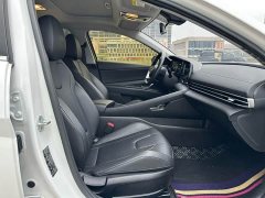 Hyundai Elantra 1.5L CVT Luxury - ფოტო 19