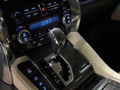 Toyota Alphard Hybrid 2.5L Premium Edition - ფოტო 12