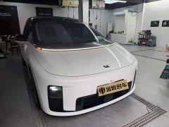 Li Auto i8 Standard Edition - ფოტო 4