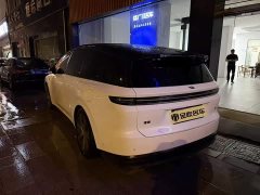 Li Auto i8 Standard Edition - ფოტო 5
