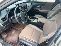 Lexus ES 300h Premium Edition - ფოტო 2