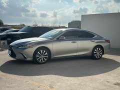 Lexus ES 200 Luxury - ფოტო 1