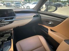 Lexus ES 200 Luxury - ფოტო 14