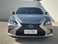 Lexus ES 200 Luxury - ფოტო 2