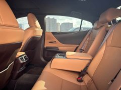 Lexus ES 200 Luxury - ფოტო 8