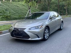 Lexus ES 200 Excellence Edition - ფოტო 1