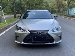 Lexus ES 200 Excellence Edition - ფოტო 2