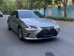 Lexus ES 200 Excellence Edition - ფოტო 3