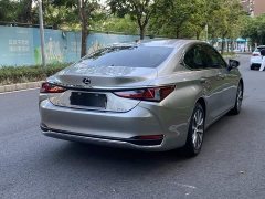 Lexus ES 200 Excellence Edition - ფოტო 4