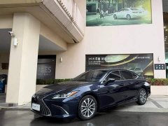 Lexus ES 300h Excellence - ფოტო 1