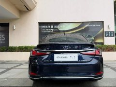 Lexus ES 300h Excellence - ფოტო 4