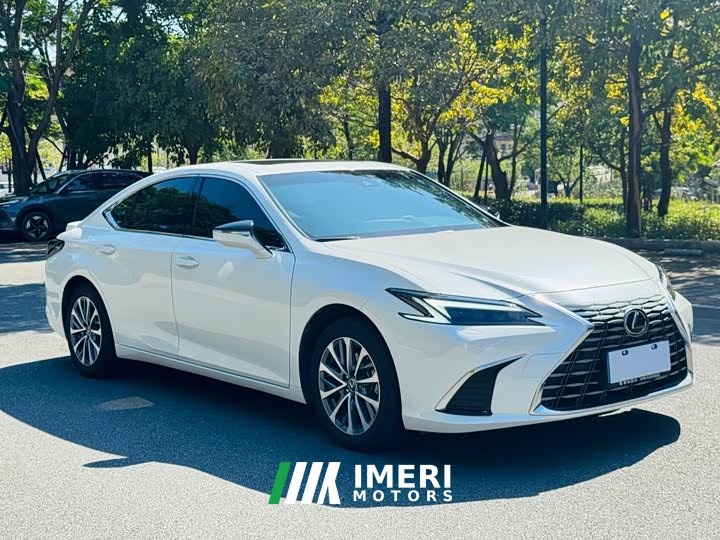 Lexus ES 300h Premium Edition