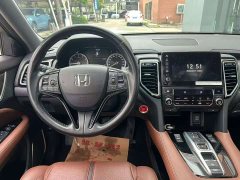 Honda UR-V 370TURBO 2WD Elegant Edition - ფოტო 6
