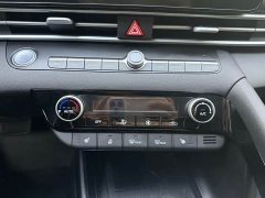 Hyundai Elantra 1.5L CVT Luxury - ფოტო 10