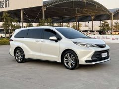 Toyota Sienna 2.5L Hybrid Premium Luxury Edition - photo 3