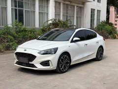 Ford Focus Sedan EcoBoost 180 Automatic ST Line - ფოტო 1
