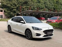 Ford Focus Sedan EcoBoost 180 Automatic ST Line - ფოტო 3