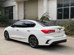 Ford Focus Sedan EcoBoost 180 Automatic ST Line - ფოტო 4