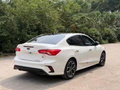 Ford Focus Sedan EcoBoost 180 Automatic ST Line - ფოტო 6