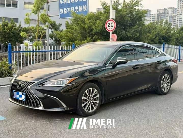 Lexus ES 260 Excellence Edition - ავტომობილი ჩინეთიდან
