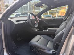 Tesla Model Y L Long Range All-Wheel Drive - ფოტო 2