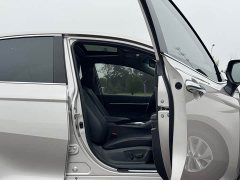Toyota Camry 2.0G Luxury - ფოტო 15