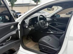 Hyundai Elantra 1.5L CVT Luxury - ფოტო 4