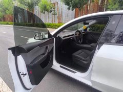 Tesla Model Y Rear-Wheel Drive - ფოტო 10