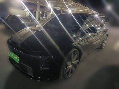 Li Auto i6 Four-Wheel Drive Standard Edition - ფოტო 1