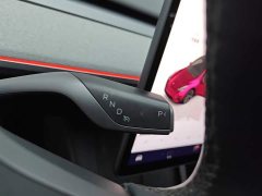 Tesla Model Y Rear-Wheel Drive - ფოტო 16