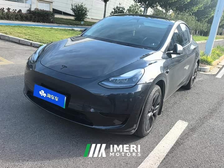 Tesla Model Y Rear-Wheel Drive