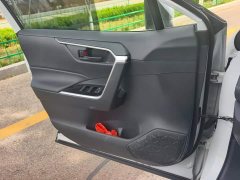 Toyota RAV4 2.0L CVT FWD Urban Edition - ფოტო 7