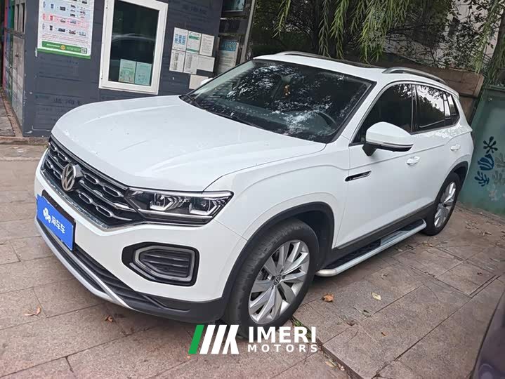 Volkswagen Taos 380TSI AWD Luxury Smart Connected Pro