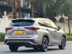 Toyota Crown Venza 2.5L HEV AWD Luxury - ფოტო 16