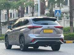 Toyota Crown Venza 2.5L HEV AWD Luxury - ფოტო 18